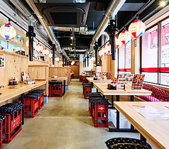 『まる助』では貸切りを承っております。職場の宴会や地域の集まりにご利用いただけます。飲み放題付きの宴会コースも各種ご用意していますので、併せてご利用いただければ大変お得です。