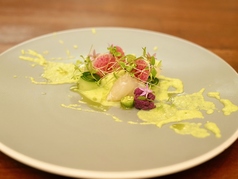 青森産　神経〆ヒラメ、胡瓜エスカルゴバターソースの写真