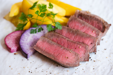 オリーブ牛や全国の食材を使用した本格ビストロをご堪能いただけます◆ワインも充実！