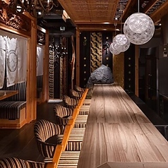 デートやカジュアルなお食事にぴったりの、ゆったり座れるカウンター席をご用意。洗練された空間で、大切な方との語らいを心ゆくまでお楽しみ下さい。