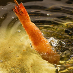揚げたての串カツを目の前で！大阪の味を気取らず楽しめるカウンター席でちょっと一杯！の写真