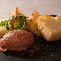 [肉のタパス]自家製レバーパテ(フォカッチャ付き)