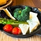 4種のお野菜とカマンベールチーズのアヒージョ