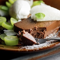 温かみのあるアンティークな雰囲気でカフェタイム♪