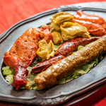 お酒のおつまみにピッタリのアラカルトメニューも豊富にご用意！各種ご宴会でのご利用にも！