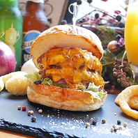 大人気！当店名物・国産ハンバーガー