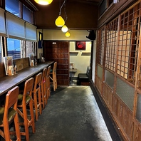 木を基調としたぬくもりあふれる落ち着いた店内