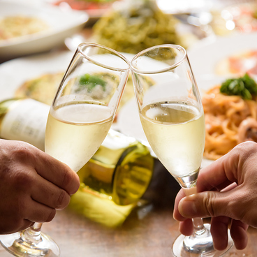 【忘年会×貸切可】イタリアンバル FAMILIA 大和店の雰囲気1