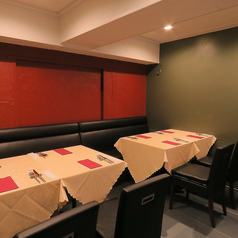 店内奥にはテーブルソファー席もご用意！ゆったりとしたお席でデートや記念日など、お祝い事などに贅沢なひとときを味わってみませんか？