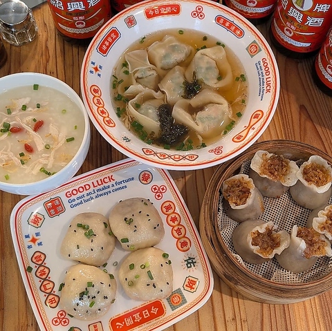 元祖にして一番人気！ カリッと香ばしい皮の中に、熱々の肉汁が じゅわっとあふれる。