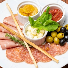 お肉と前菜盛り合わせ