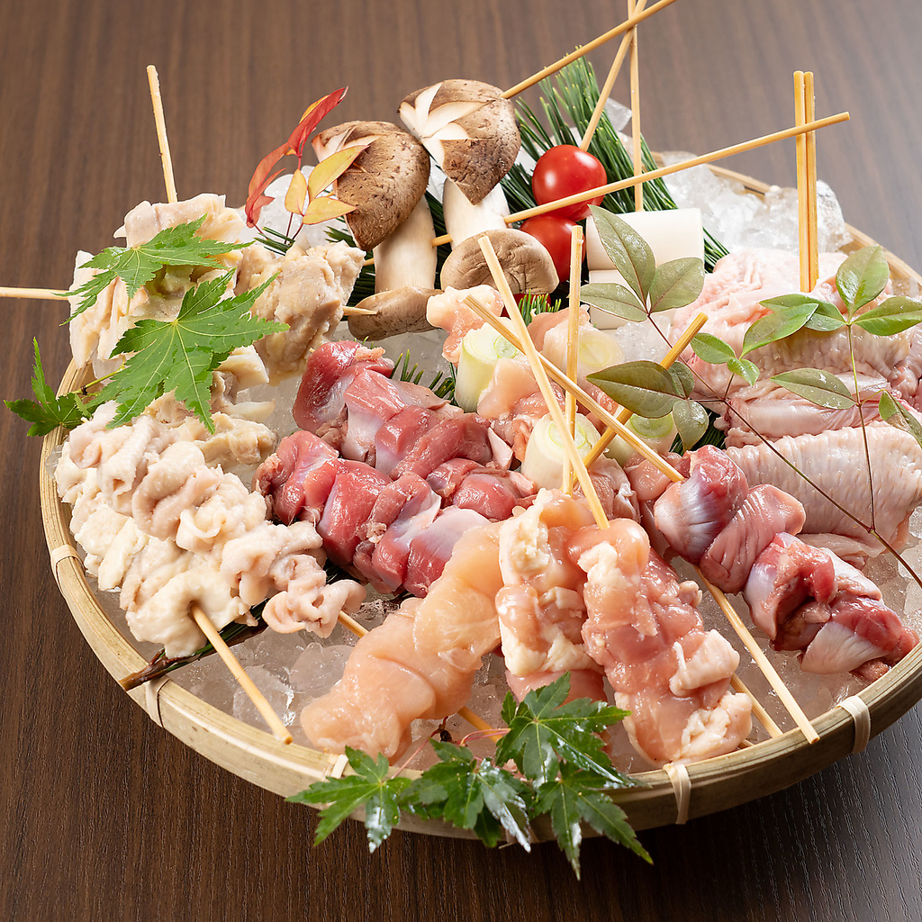 豊富な種類の串で会話が弾むこと間違いなし。従業員一同皆様のご来店を心よりお待ちしております。