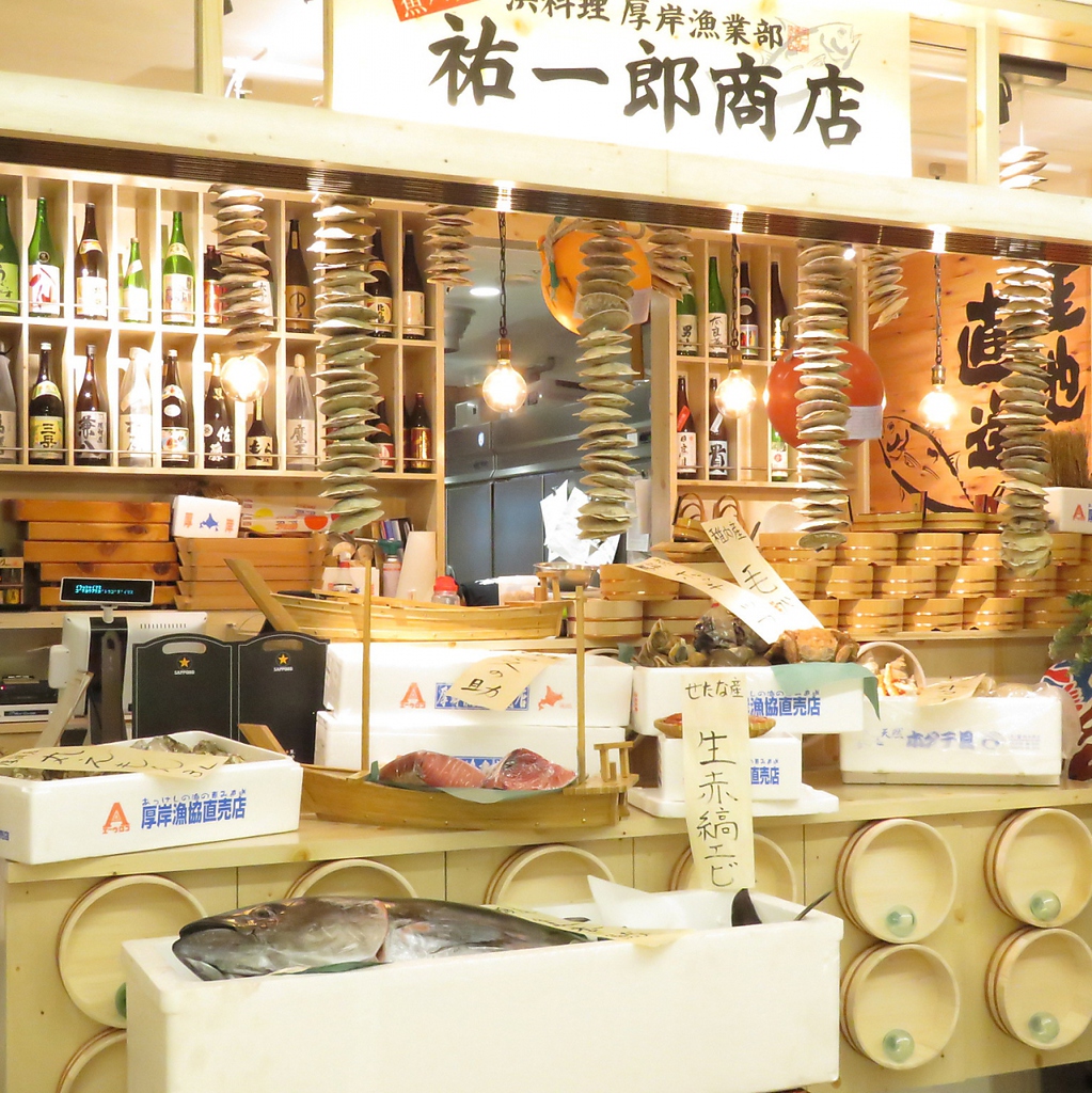 店内は田舎の漁師町的酒場雰囲気♪港町の楽しい気分で飲み明かしちゃおう!!