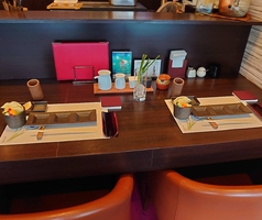 カウンター2名様。入り口すぐのお席になります。