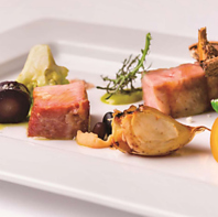 厳選素材が織りなす季節ごとの一皿を楽しめます