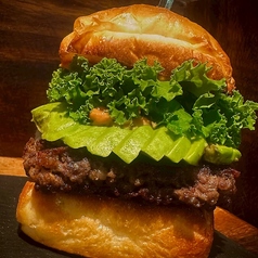 肉とアボカド