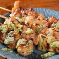 一本一本丁寧に焼き上げた焼鳥は絶品。おすすめは「名物ギンカモダンゴ串」。注文いただいてから一つ一つ手作りでご提供する「ギンカモ釜飯」や、備長炭で仕上げる「大山どり炭火焼き」もおすすめです！