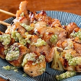 一本一本丁寧に焼き上げた焼鳥は絶品。おすすめは「名物ギンカモダンゴ串」。注文いただいてから一つ一つ手作りでご提供する「ギンカモ釜飯」や、備長炭で仕上げる「大山どり炭火焼き」もおすすめです！