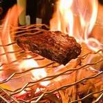 あし跡新2大名物！じっくり炙った薫り・味が違う藁(わら)焼き！トロサーモン/カツオ/牛ハラミ等