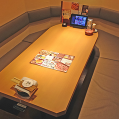 掘りごたつ6名様寧々家では肉料理から魚料理、デザートまで豊富にご用意しております！女性に大人気のオリジナルドリンクもございますので、女子会や合コンにもおすすめです。ゆったり味わえる掘りごたつ席でご堪能ください。