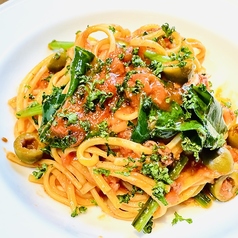 サーモンとさつまいも、ほうれん草のトマトクリームソース