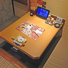 ほりごたつ4名様掘りごたつ個室は足を楽にお食事を楽しめると人気です♪旬の食材を使用したお料理と豊富なドリンクメニューで、多くの女子会や飲み会でご利用頂いております！こだわりの創作料理を皆さまでお楽しみください。