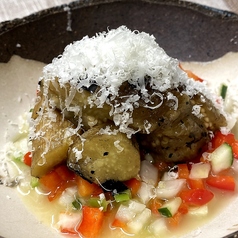 焼き茄子とチーズのサルピコンサラダ