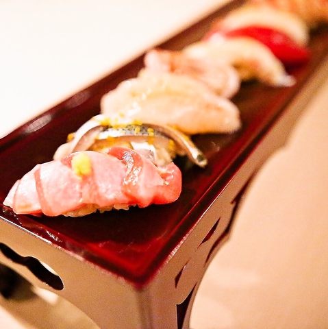 新鮮な魚介類の本格寿司をリーズナブルに◎先斗町の隠れ家で大人宴会を◎
