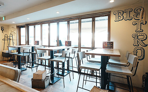 オシャレでアットホームな雰囲気のお店◎週替わりでいつもと違うクラフトビールを！