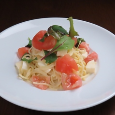 モッツァレラチーズとトマトの冷製パスタ