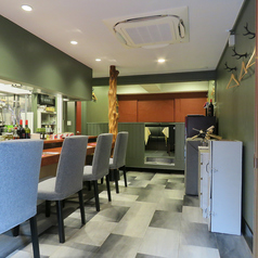 最大12名様まで店舗貸切承ります。パーティー利用や、結婚式の二次会利用など気軽にご相談ください。