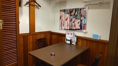 半個室は2名様からご利用いただけます。親しい友人やご家族とのプライベートな時間にぴったりです。