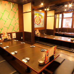 ゆったりお寛ぎ頂ける掘りごたつ席は仲間との会話も弾みます♪