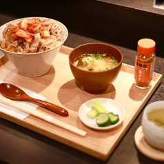 豚キムチ丼 Pork kimchi rice bowl