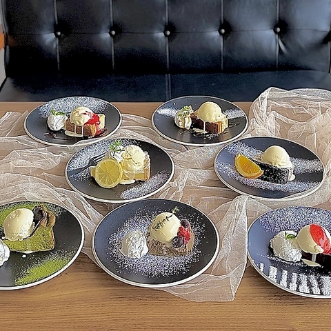 定番ケーキメニューに(( アイス乗せ )) シリーズが登場♪