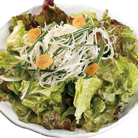 野菜やサラダ、ご飯もののサイドメニューも豊富です！