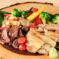 料理メニュー写真 肉盛りプレート４種～焼き野菜添えて～