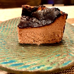 イチゴのバスク風チーズケーキ