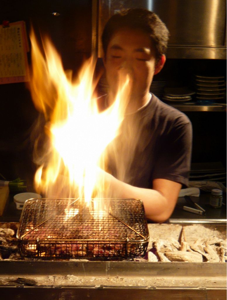 【定番】名古屋コーチンの地鶏炭火焼は必食です。