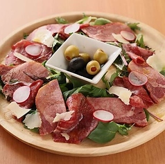牛タン生ハムと牛タンスモークのサラダ仕立て
