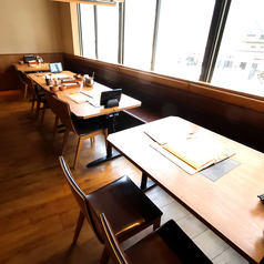 人数に応じてテーブル席をご用意いたします!しゃぶしゃぶ食べ放題宴会は温野菜におまかせ!飲み放題もあるので歓迎会・送別会・二次会など各種飲み会にもバッチリです!