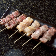 じっくり炭火で焼き上げるこだわりの牛串を召し上がれ◎