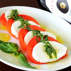 水牛モッツアレラチーズのカプレーゼ
