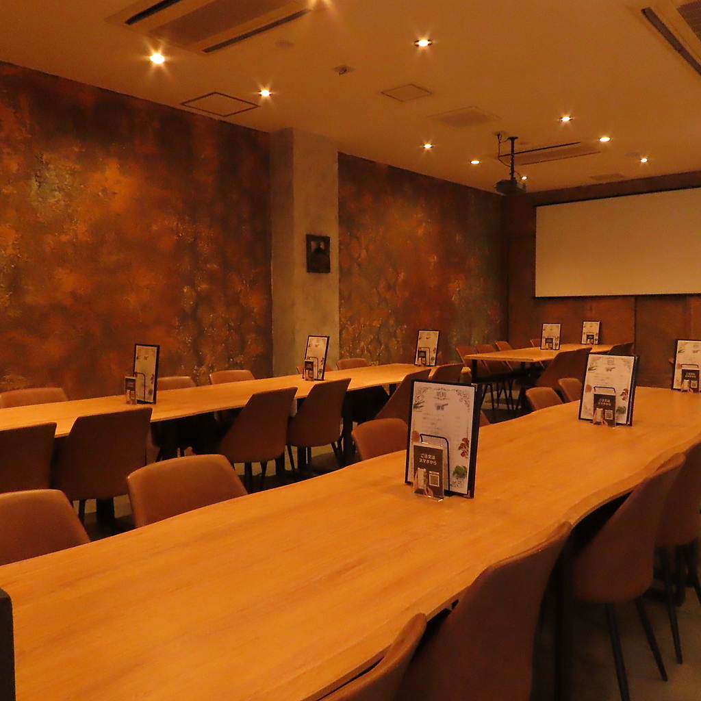 お一人様のサク飲みから、歓送迎会などの大人数のご宴会まで対応可能な駅チカのダイニングバーです！