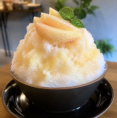 桃のかき氷の写真