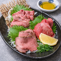 牛刺し三種盛り