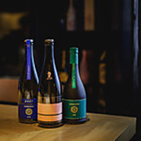 全国から厳選した日本酒が料理の旨味を引き立てます