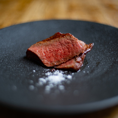 黒毛和牛赤身肉のステーキ