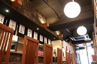 落ち着いてお食事をお楽しみいただける店内