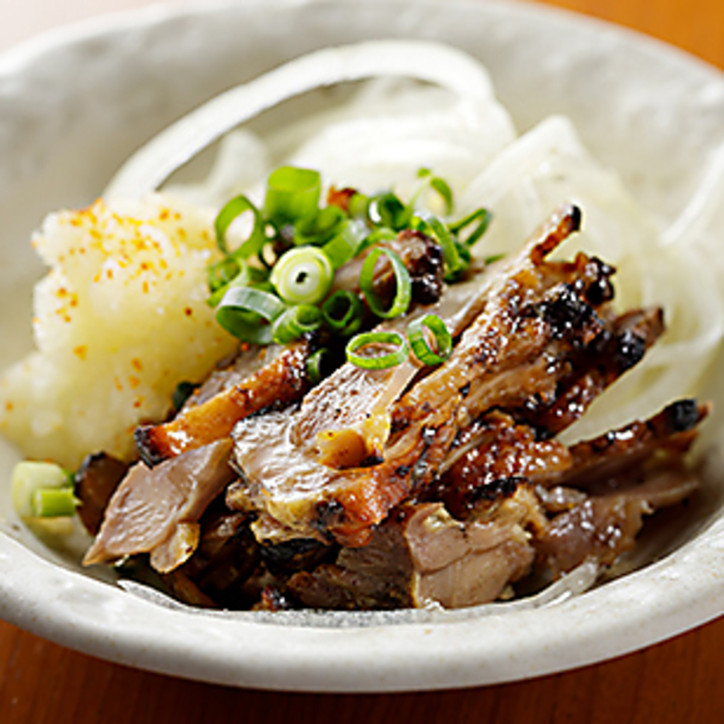 1番人気のひねポン！親鶏を味付け燻製に。薄く切ってポン酢でどうぞ！